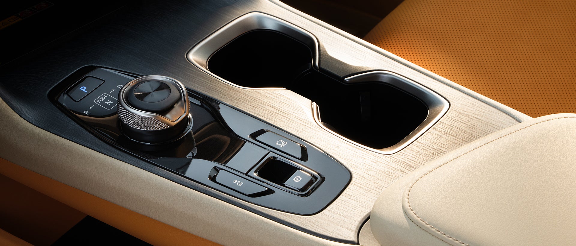 S&eacute;lecteur de vitesse du Lexus RZ