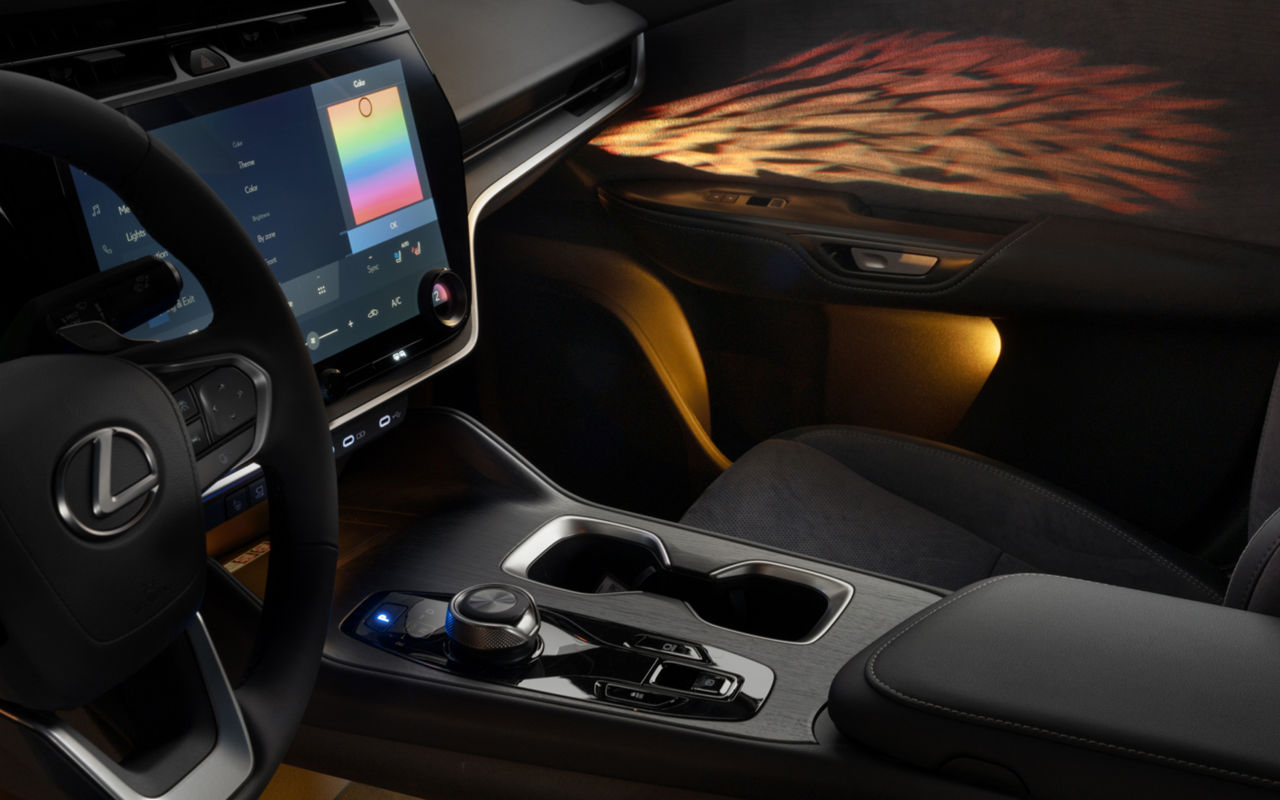 Habitacle Lexus RZ avec illumination d'ambiance