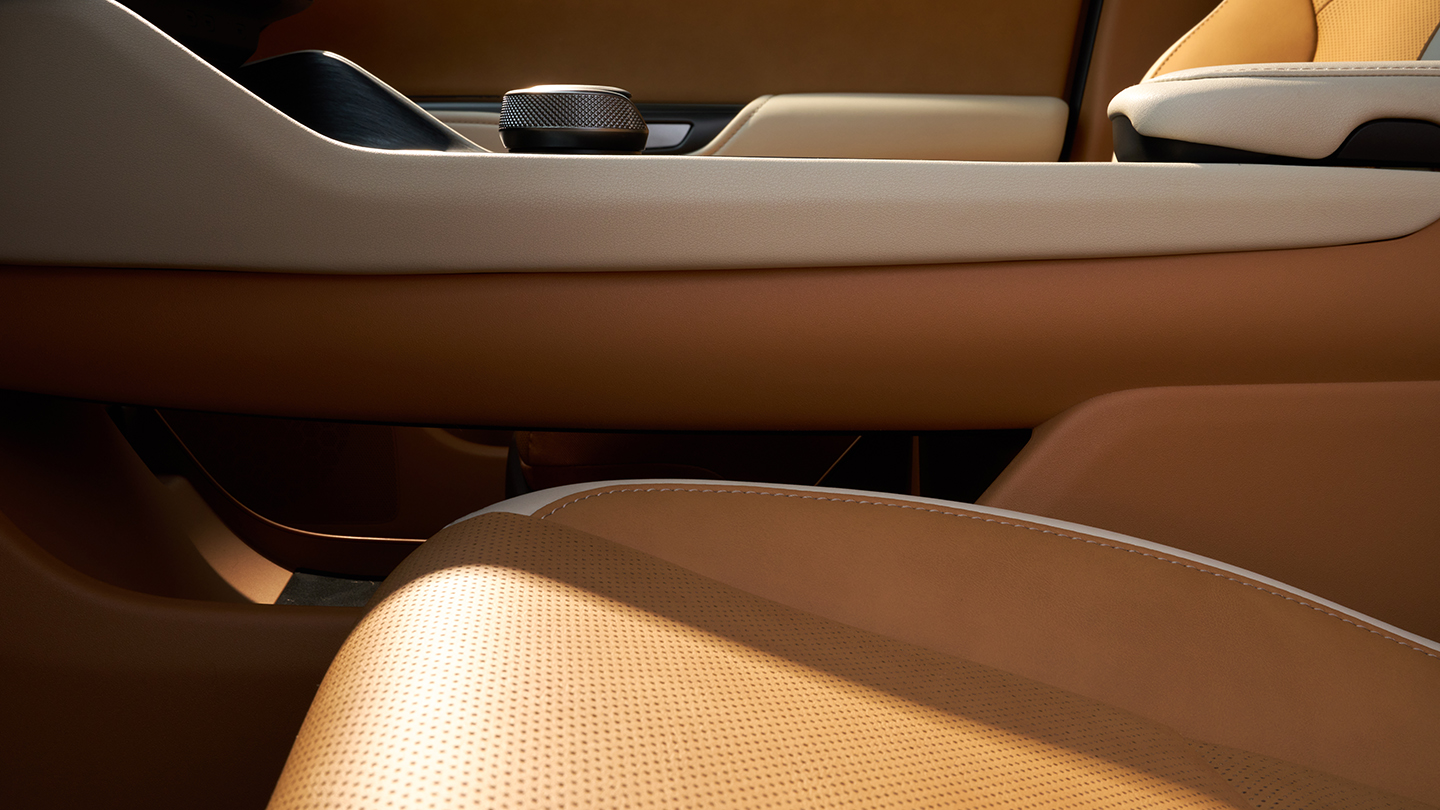 Int&eacute;rieur Palomino et Macadamia du Lexus RZ 2026