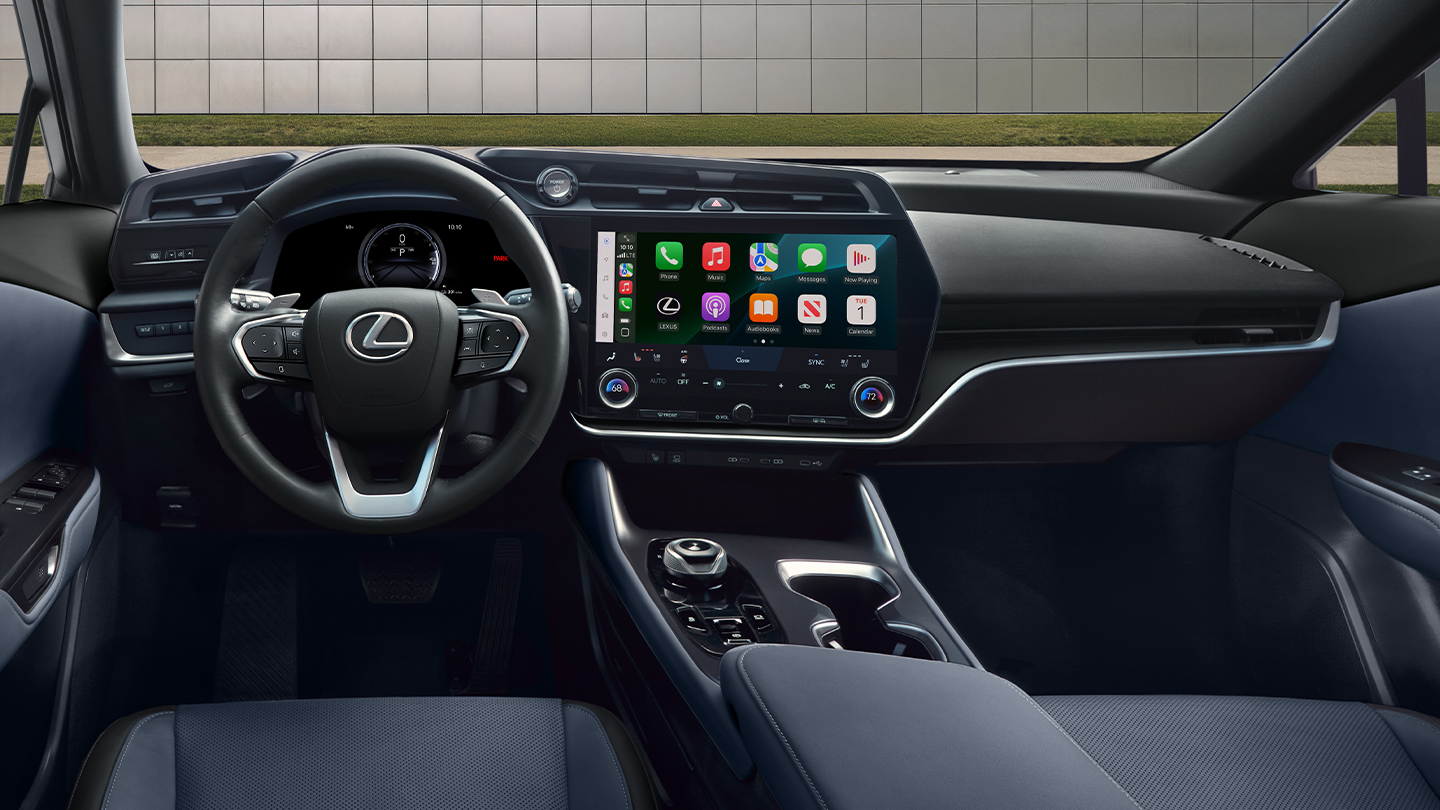Console centrale du Lexus RZ avec chargeur sans fil pour smartphone